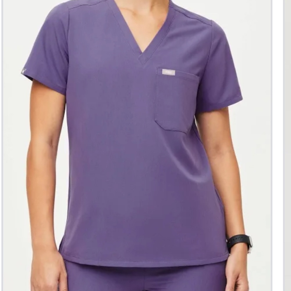 NWT figs amethyst medium top, Xs kades
